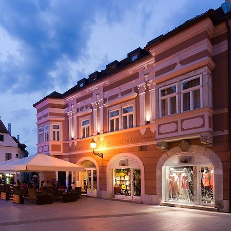 Barokk Hotel Promenad Győr Exteriör bild