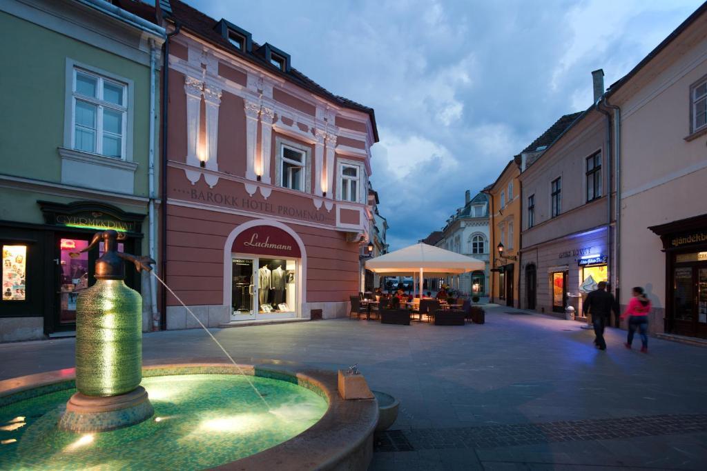 Barokk Hotel Promenad Győr Exteriör bild